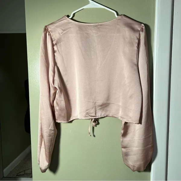 Forever 21 Women's Size Large Satin‎ Crop Top Cinched Front V-Neck Light Pink - Image 5
