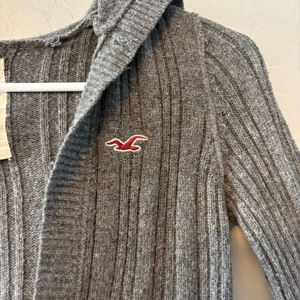 Hollister Y2K dark gray long sleeve hooded cable knit deep v-neck sweater small - Image 3