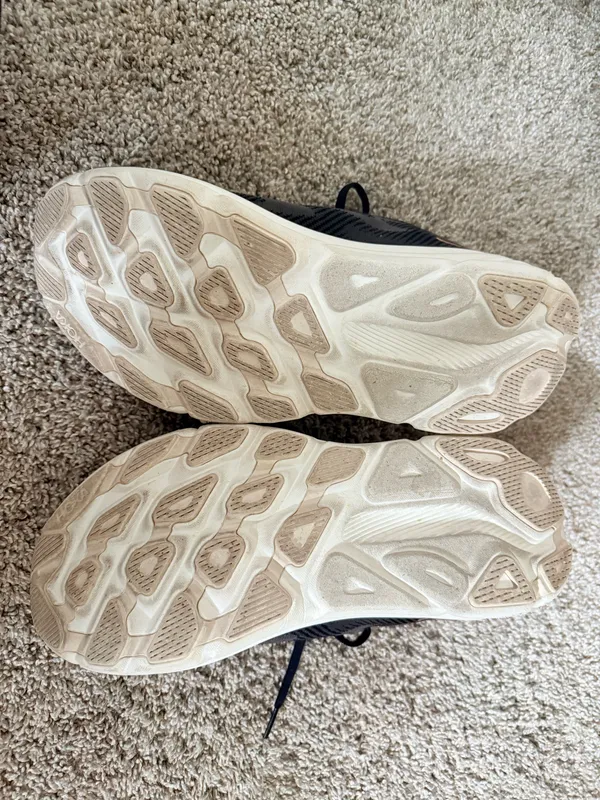 HOKA Clifton 9 women’s 8.5 - Image 2