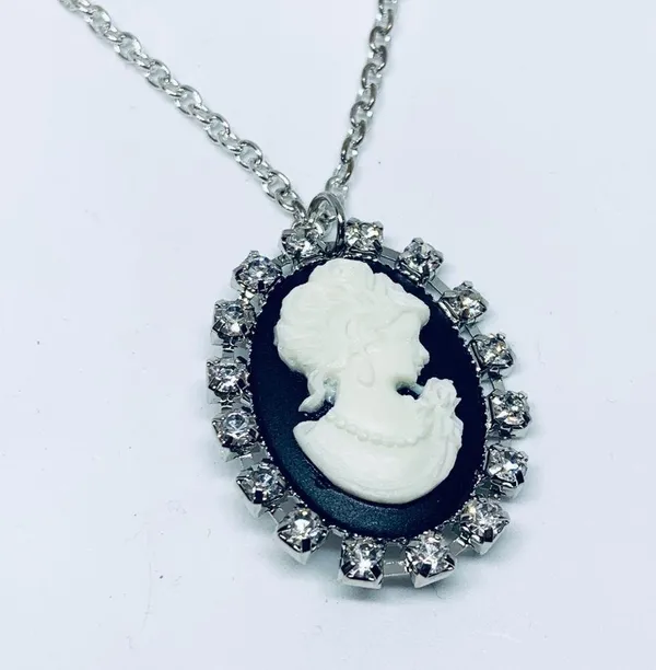 Rhinestone Cameo Necklace Goth New - Image 7