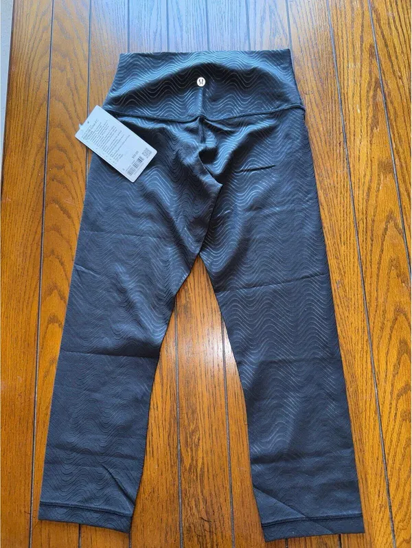 Lululemon Align High Rise 21” Aqueous Emboss Black Size 6 NWT - Image 2