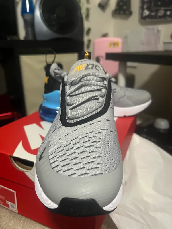 Nike Air Max 270 Shoes 6 womens - Image 8