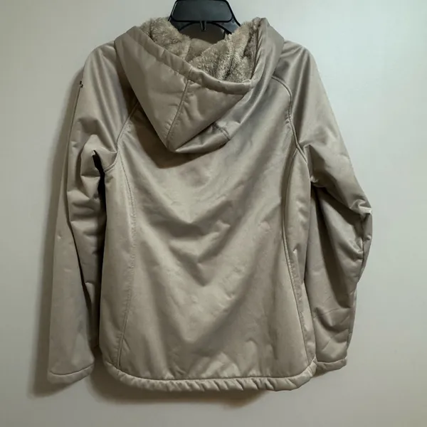 Women's Spyder Beige fur lined ski Jacket.  Size Medium - Image 3