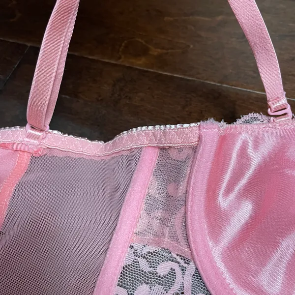 Black Fuchsia Peach Colored Lace Bra With 6 Rows Of Claps Size 34B - Image 13