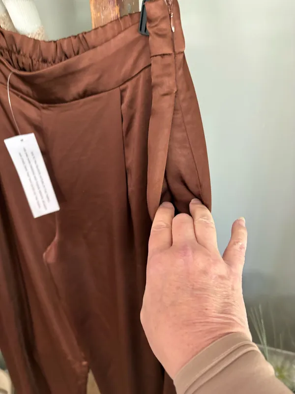 Wynn Collections NWT size XL brown silky dress pants - Image 5