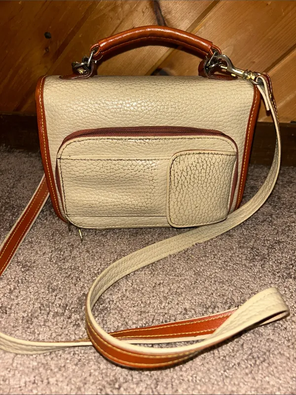 Vintage Dooney & Bourke cream and tan pebbled leather crossbody handbag - Image 3