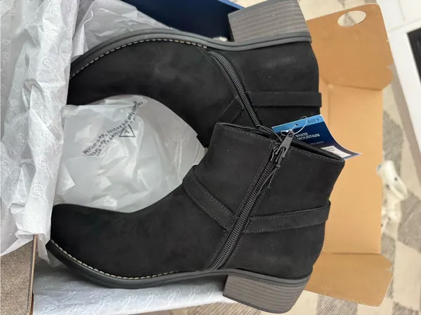 White Mountain Women's Ankle Boot Size 9 Black Faux Suede Easy zip-up closure - Image 3