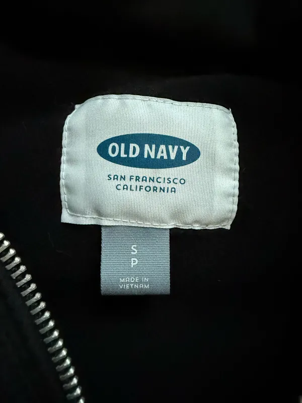 Old Navy puffer vest - Image 2