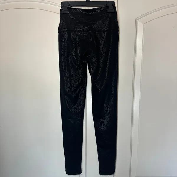 Aerie Offline The Hugger Black Faux Leather Snake High Waisted Leggings XS‎ - Image 3