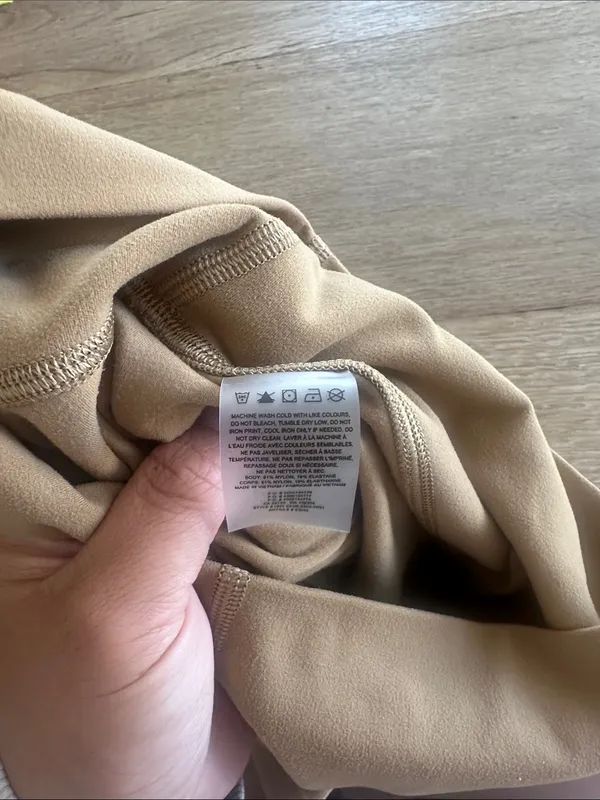 Tna Aritzia caramel‎ tan leggings size small - Image 4