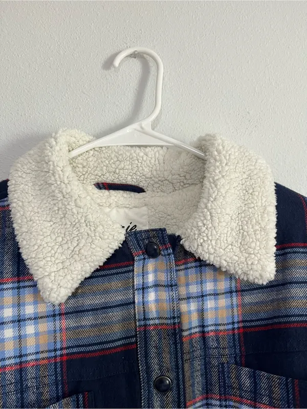 Aerie Cropped Plaid Sherpa-Lined Jacket in Navy - Image 11