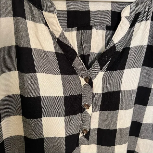 Universal Thread Women's Size Small Popover Blouse Black Cream Plaid Fleece‎ - Image 5