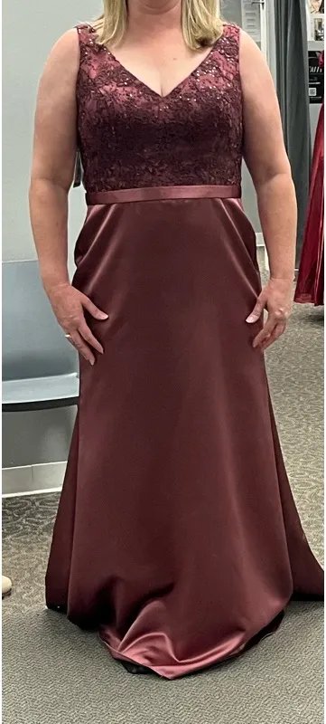 Oleg Cassini Burgundy prom dress formal - Image 7