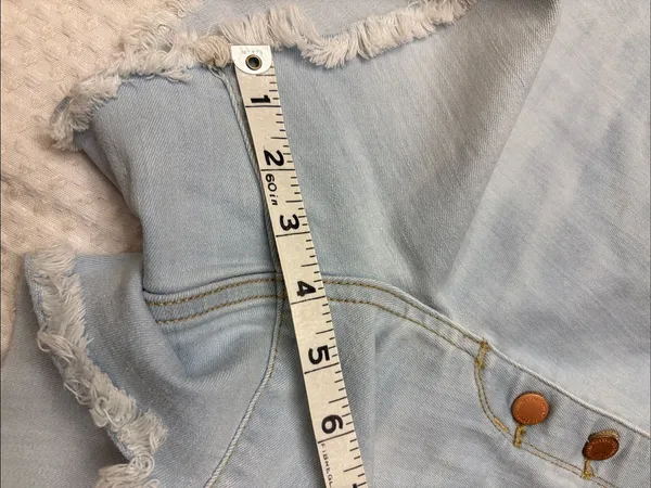 Universal Threads 10/30 High Rise Midi Light Blue Button-Fly Denim Cut Off Shorts - Image 11
