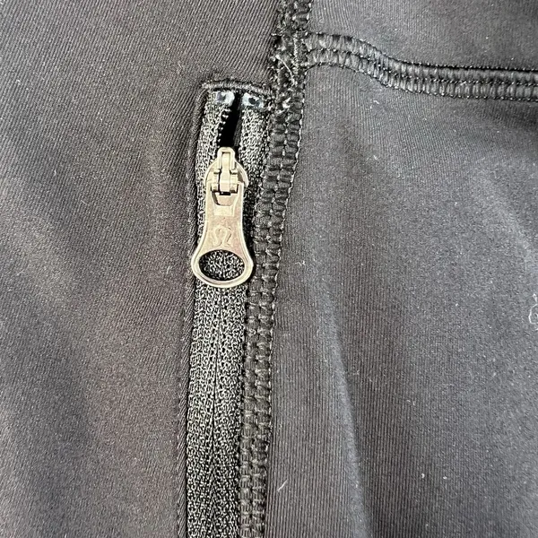 Lululemon Athletica‎ Size 10 Crop Capri Mesh Panel Leggings Black Zip Pockets - Image 3