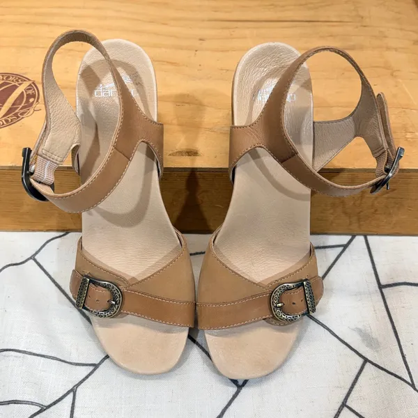 Dansko Tan Leather Buckle Clog Sandals Wood Grain Block Heel‎ Womens 40 EU - Image 6