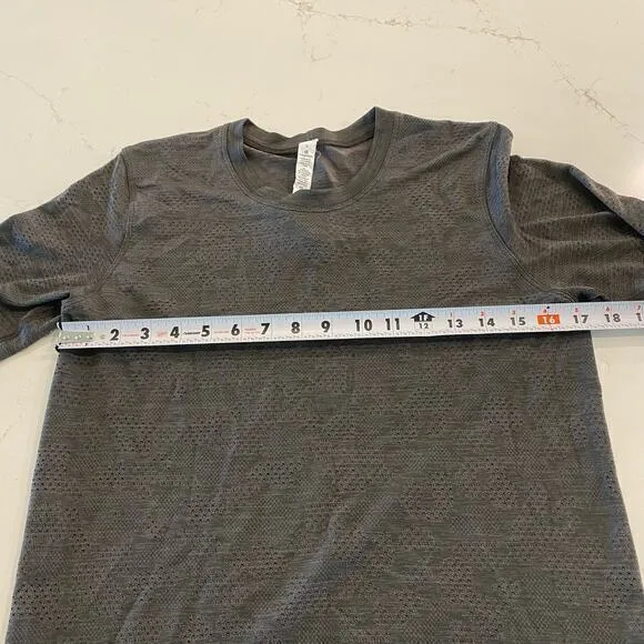 Lululemon Gray Long Sleeve Workout Top Shirt Size‎ 6 - Image 7