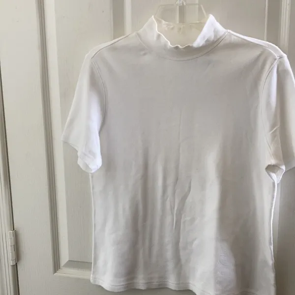 FINAL MARKDOWN Ladies’ Classic Elements Classic Mock Neck Short-sleeved top (M). - Image 2