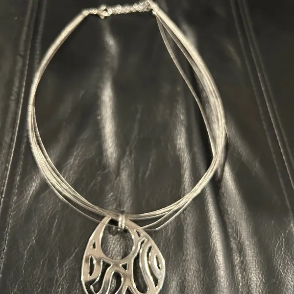 Elegant Silver Pendant Necklace - Image 4