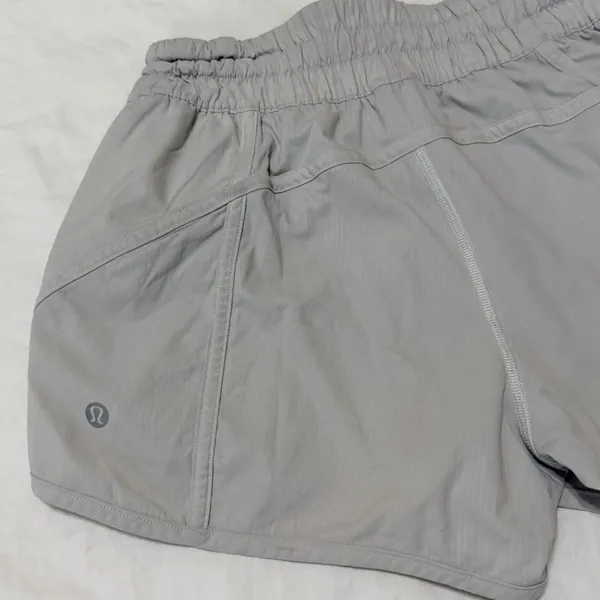 Lululemon Tracker Short V 4" Running Shorts Size 6 in Light Gray - Image 3