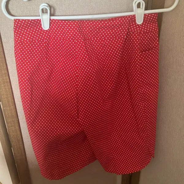 FINAL MARKDOWN Kate park Red Polka Dot Women's Shorts small - Image 4