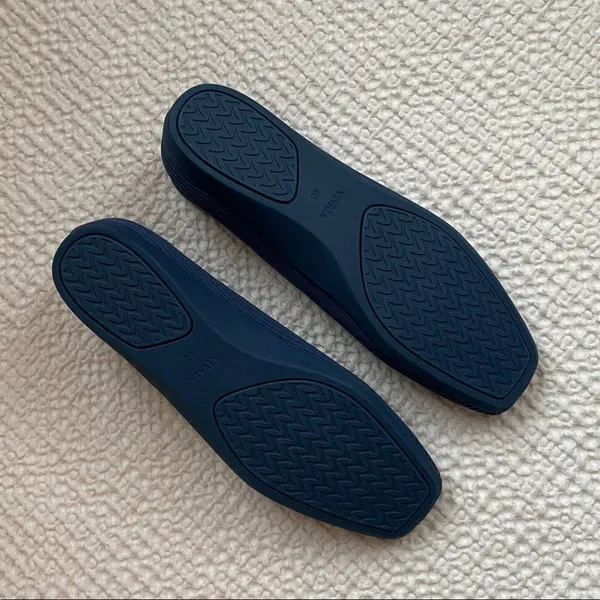 VIVAIA Margot Walker Lightweight Square-Toe V-Cut Flats in Vintage Blue Size 40 - Image 4