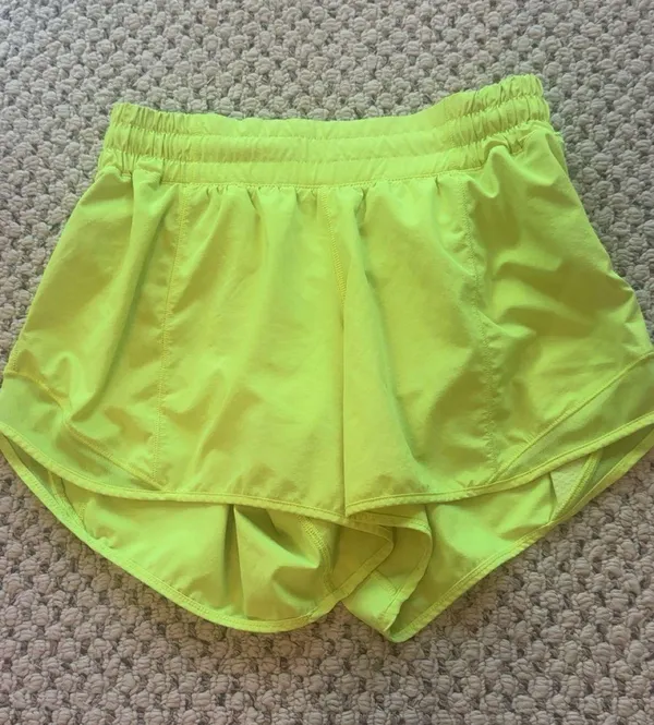 Lululemon 4” Hotty Hot Shorts Size 6 - Image 3