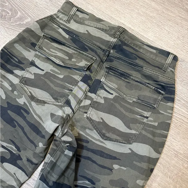 •Express• High Rise Cropped Straight Camo Jeans - Image 6