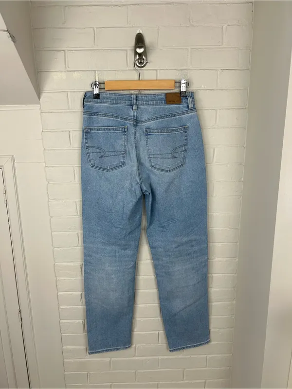 American Eagle Distressed Light Wash Mom Straight Jeans Size 4 - Image 9