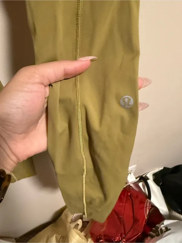 Lululemon Fast and Free High-Rise Tight 28" Non-Reflective Suede Grape Leaf- 6 - Image 3