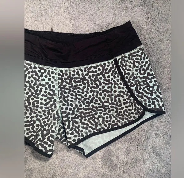 Lululemon mint shorts size 10 leopard print - Image 3