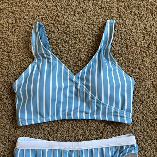 Kindred Bravely Women's Swimsuit Top Small / Bottoms Medium Blue Stripe‎ - Image 3