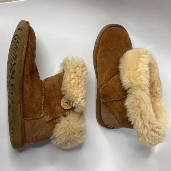 UGG Australia Bailey button short boots chestnut size 6‎ - Image 3