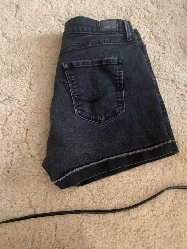 Size 12 Black Levi Strauss jean shorts - Image 2