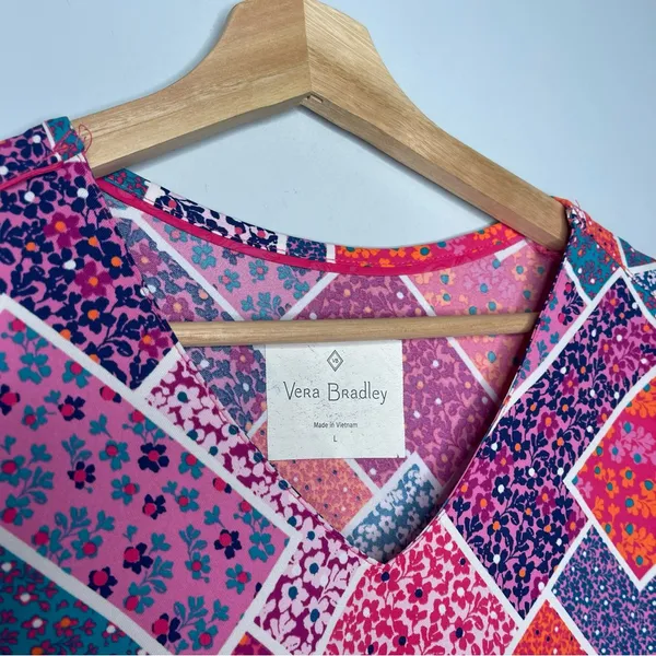 Vera Bradley V-Neck Floral/Paisley Print Scrub Top (Large) - Image 6