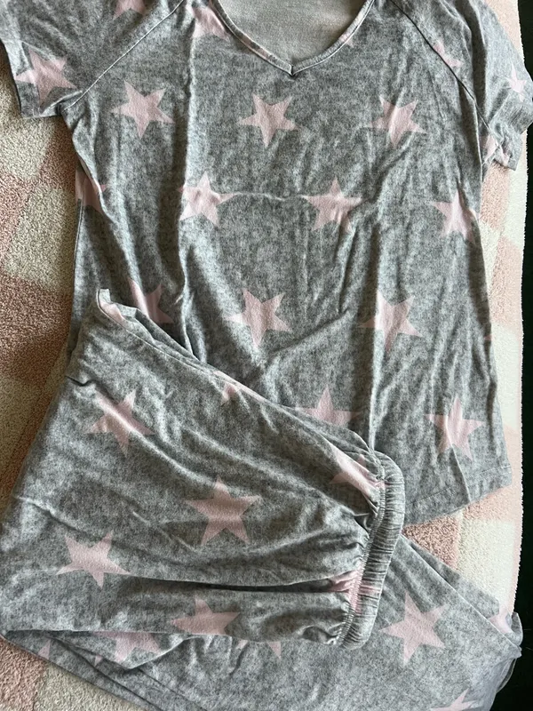 Amazon Soft gray pajama set with pink star pattern. Short-sleeve top and matching shorts. Comfortable and stylish. - Image 2