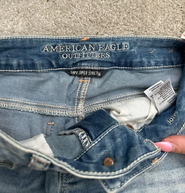 American Eagle Outfitters Midi Shorts - Image 3