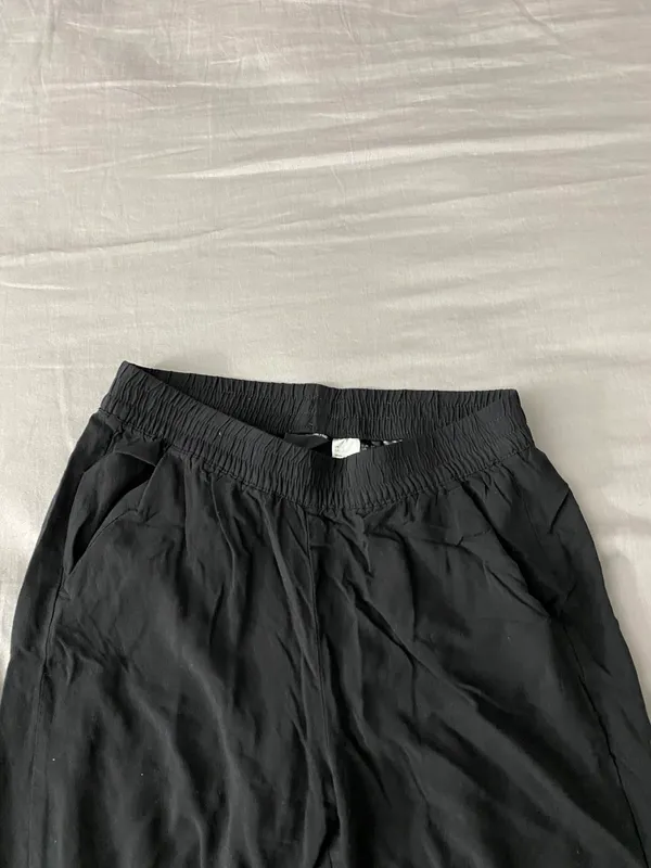 H&M Black Bottoms - Image 6