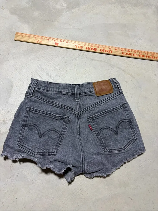 Levi’s Distressed Women's Denim Shorts gray washed 25 - Image 9