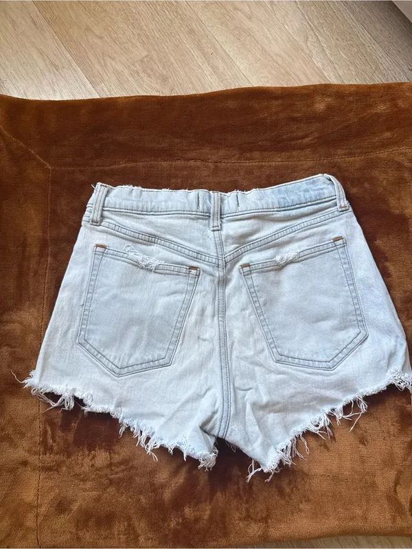 Abercrombie and Fitch High Rise Mom Short Size 26 - Image 5