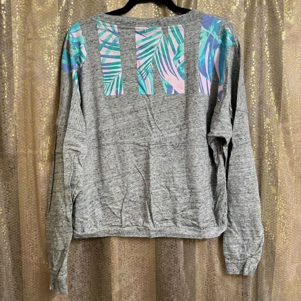 PINK Victorias Secret Heather Gray Cropped Tropical Logo Long Sleeve‎ Top Large - Image 2