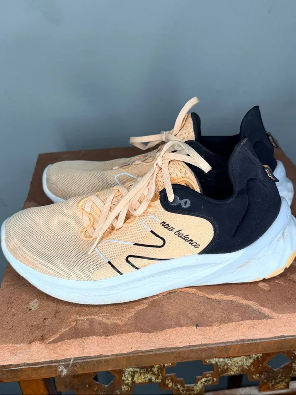 New Balance Roav Athletic Shoes - Image 5