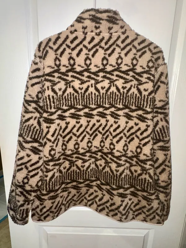 Eddie Bauer Women's Fleece Jacket in the Pumice Mountain Geo print - Image 3