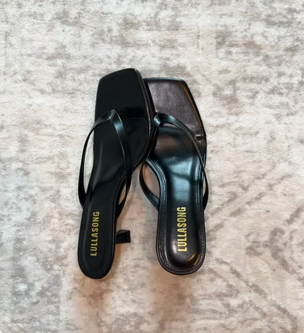 Black Square Toe Kitten Heel Flip Flops Size 6 - Image 3