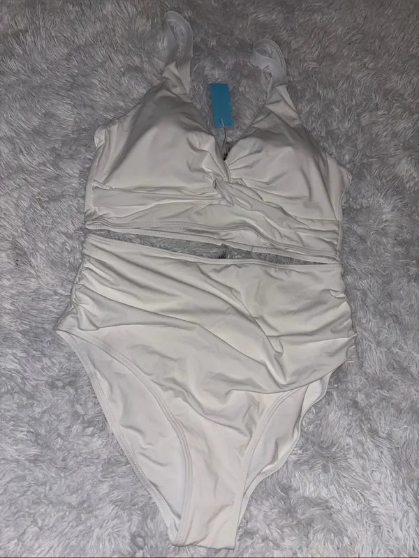 High-Waist White Bikini Set with Twist Front Top - Image 3