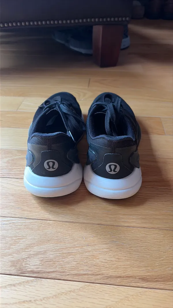 Lululemon Running Sneakers Black - Image 2