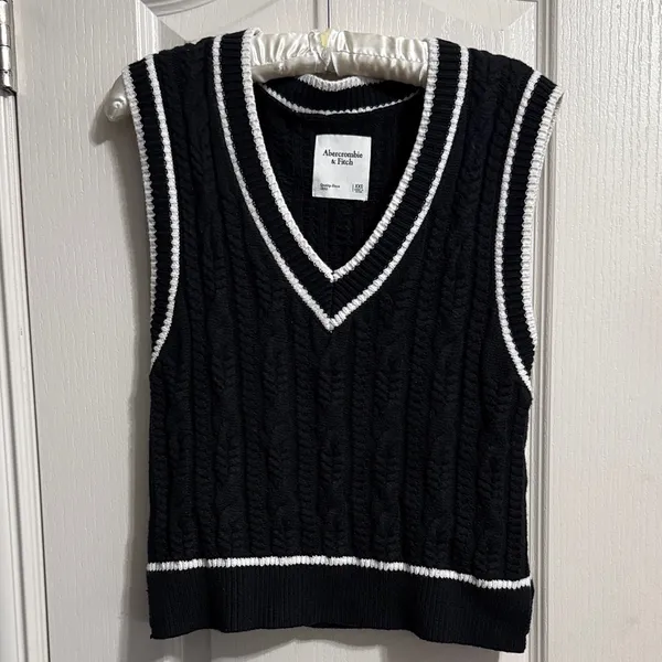 Abercrombie & Fitch Black Cable Knit Sweater Vest‎ Dark Academia Preppy Coquette - Image 2