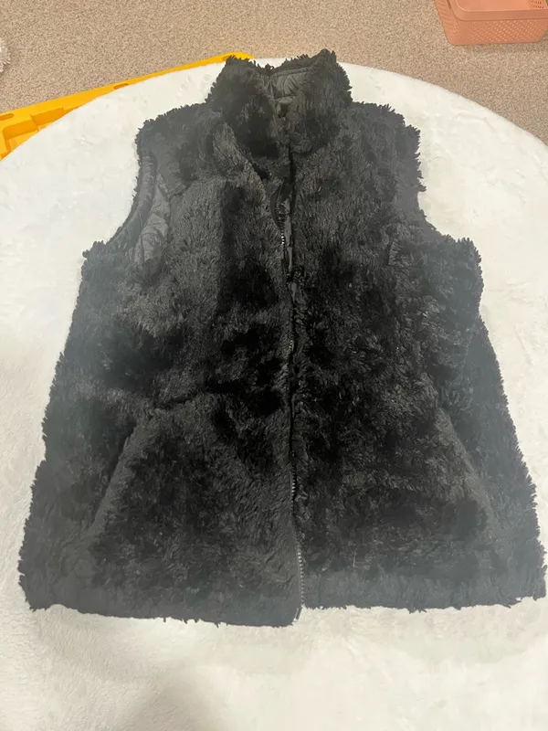 Reversible Faux Fur & Quilted Puffer Vest - Black - Image 3