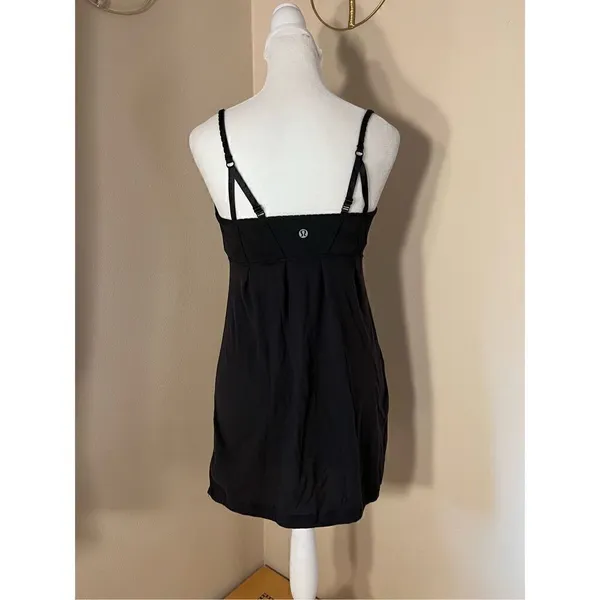 Lululemon Black Debut Athletic Tank Size 6 - Image 2