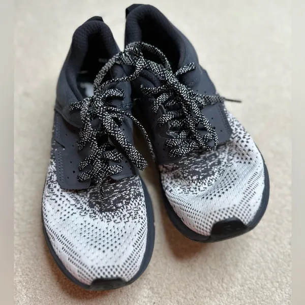 Salomon Black and Gray Athletic Shoes - Image 3